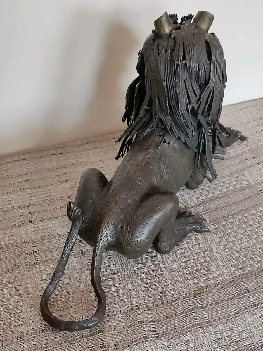 Vintage bronze lion large size. - Image 4