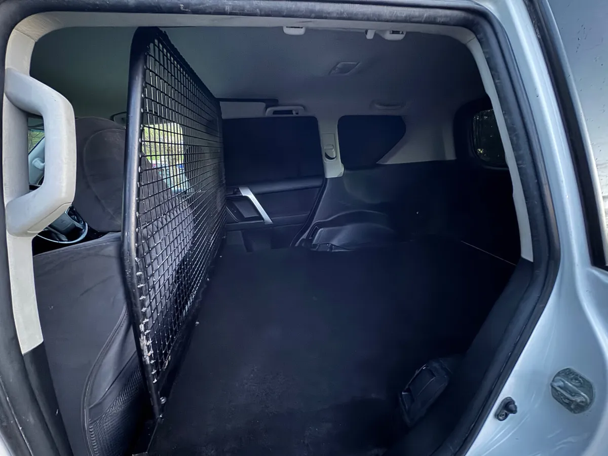 JAN SALE 🛞 Toyota Land Cruiser 2022 + VAT  auto - Image 3