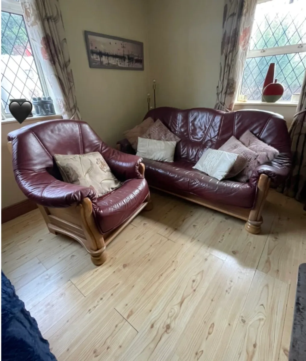 3 seater leather sofa + 2 armchairs