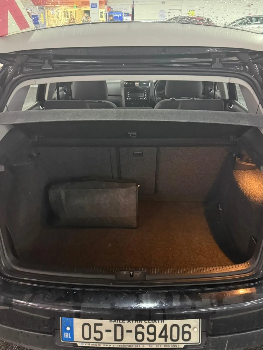 Volkswagen Golf 1.6 Petrol 2005 - Image 1