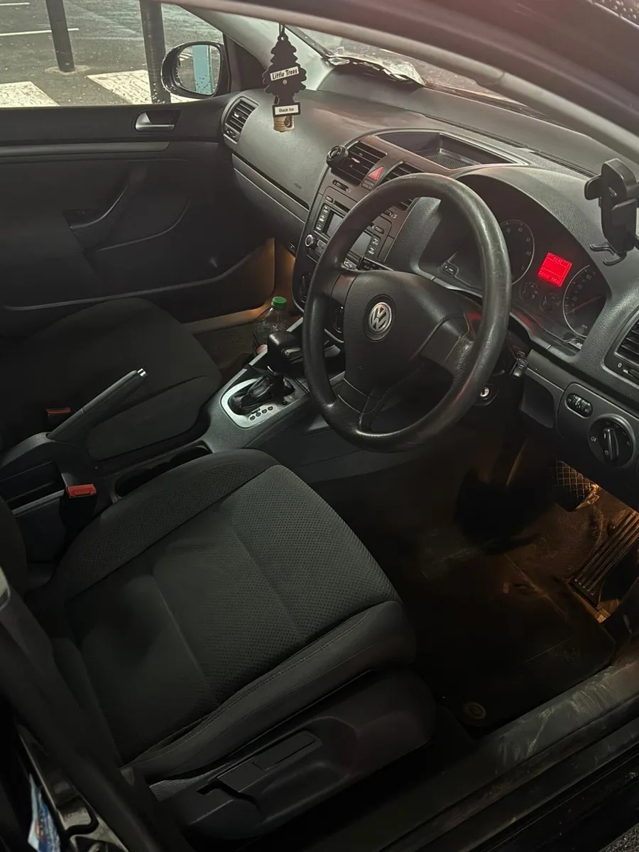 Volkswagen Golf 1.6 Petrol 2005 - Image 2