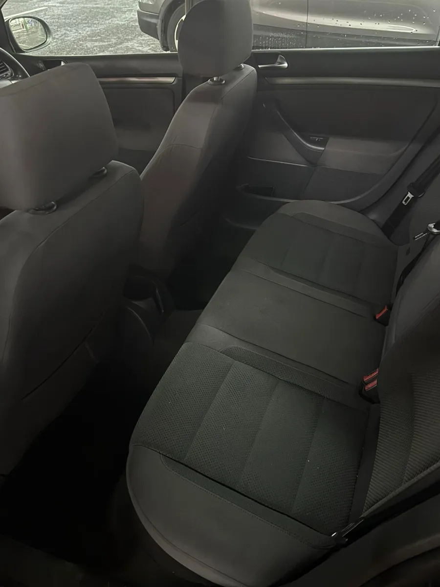 Volkswagen Golf 1.6 Petrol 2005 - Image 3