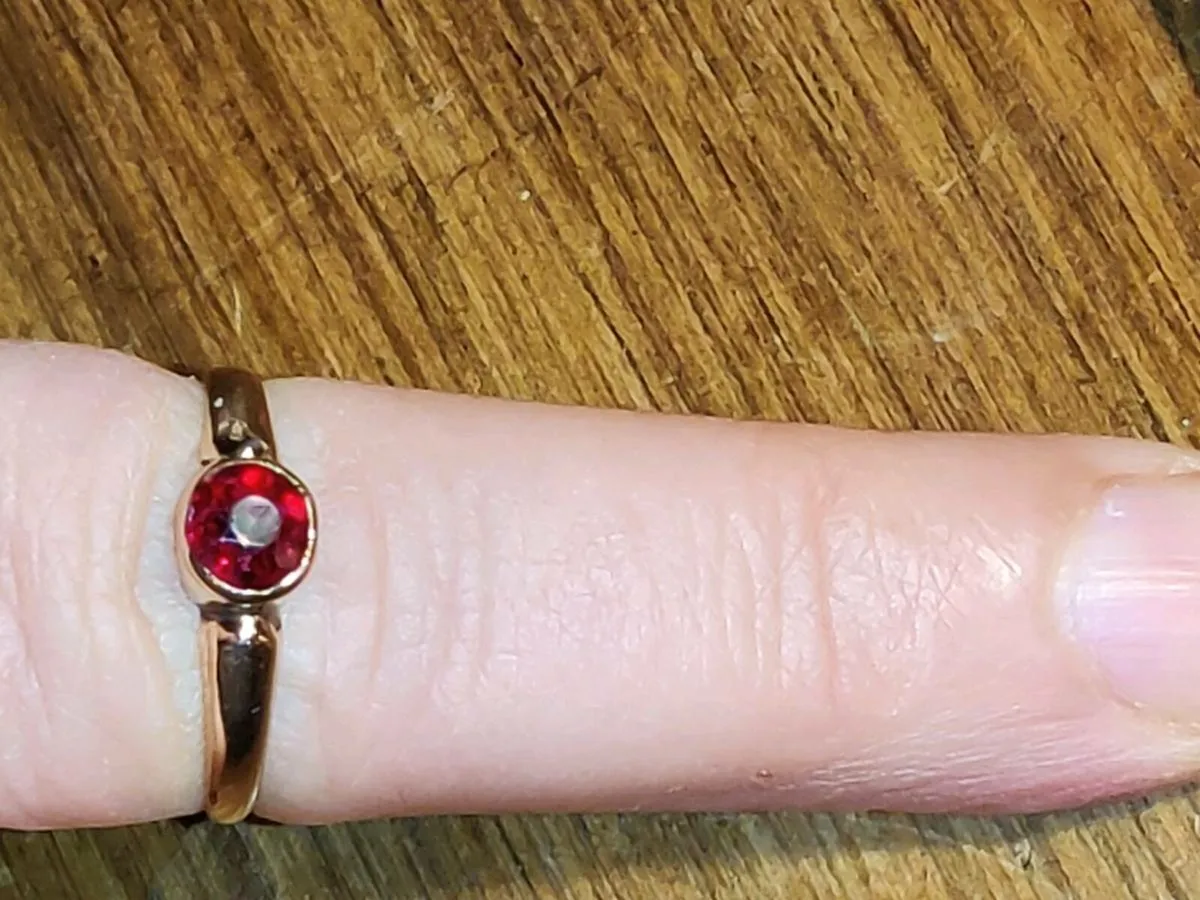RED ROMAN, 9CT Gold Vintage Sapphire Unisex Ring ! - Image 3