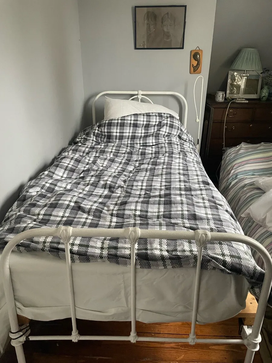 Cast iron single bed with mattress - Image 1