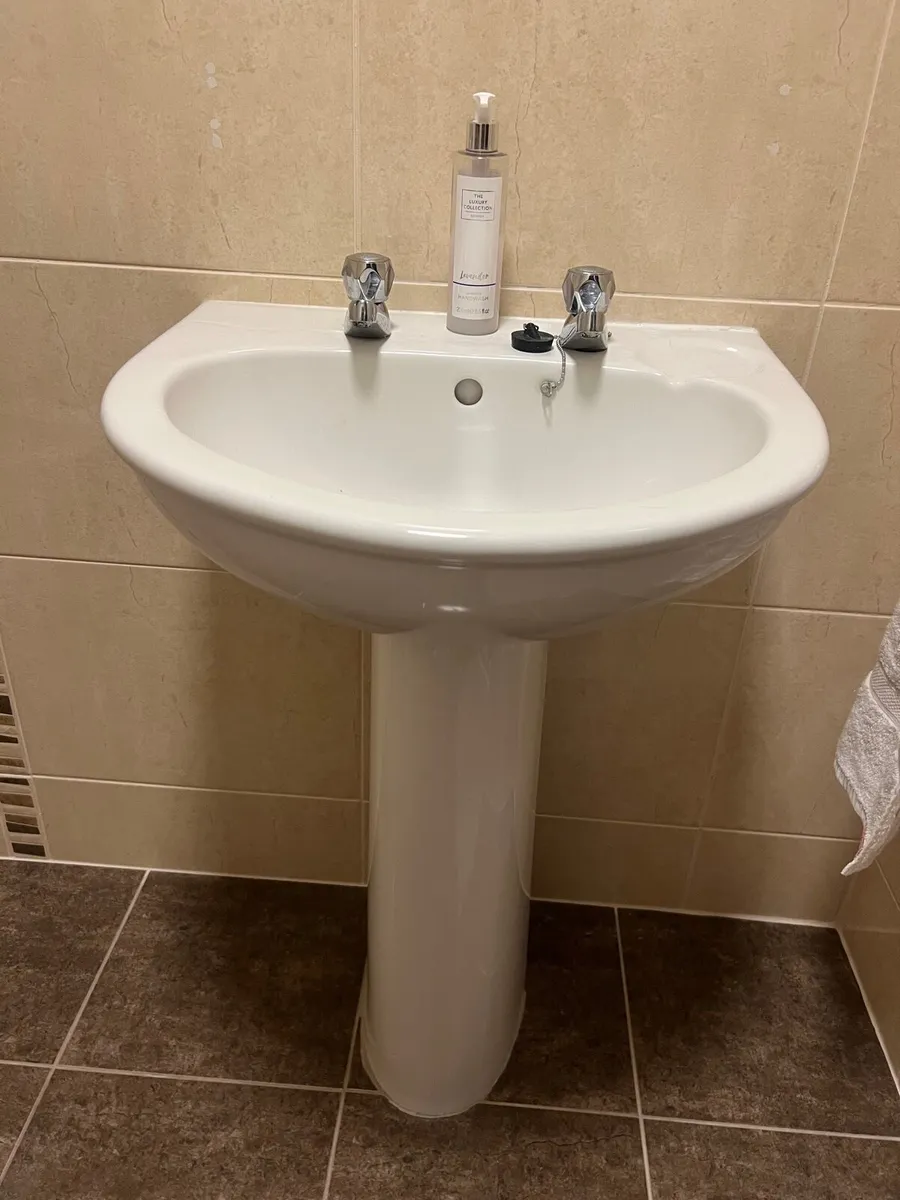 Pedestal sink - Image 2