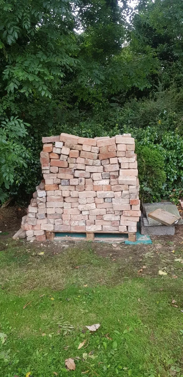 Old red bricks - Image 2