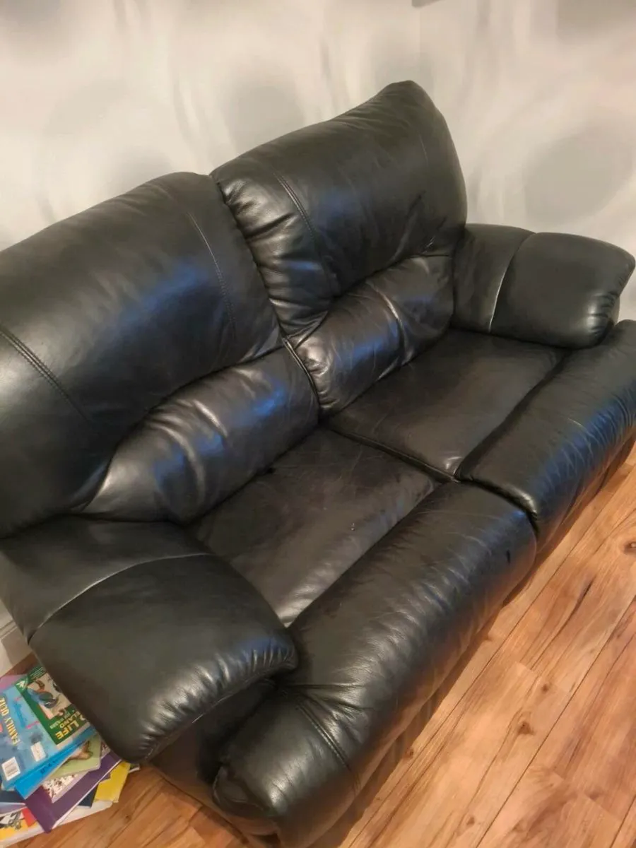 Double Electric 100% leather recliner. - Image 3
