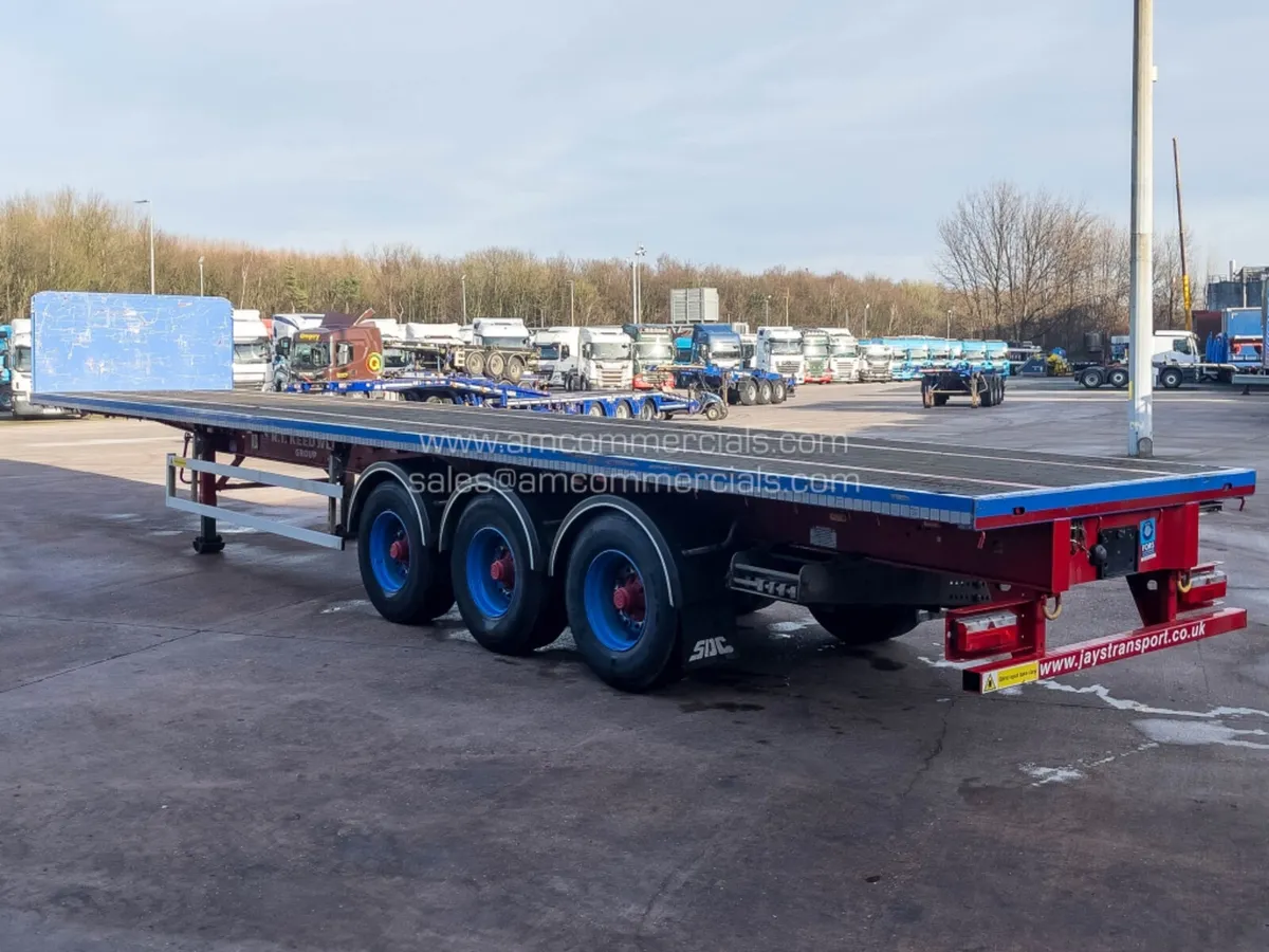 2021 SDC FLATBED TRI AXLE TRAILER - Image 4