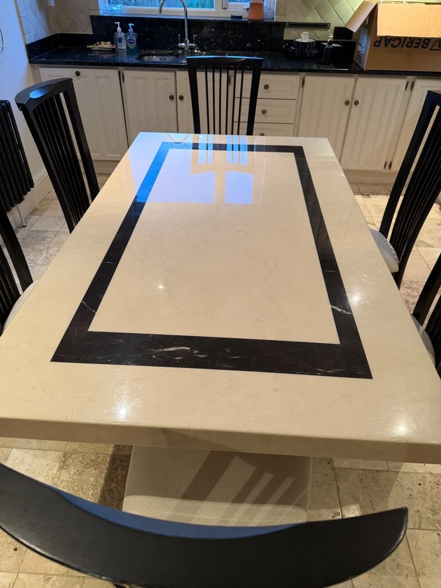 Kitchen table & chairs - Image 1