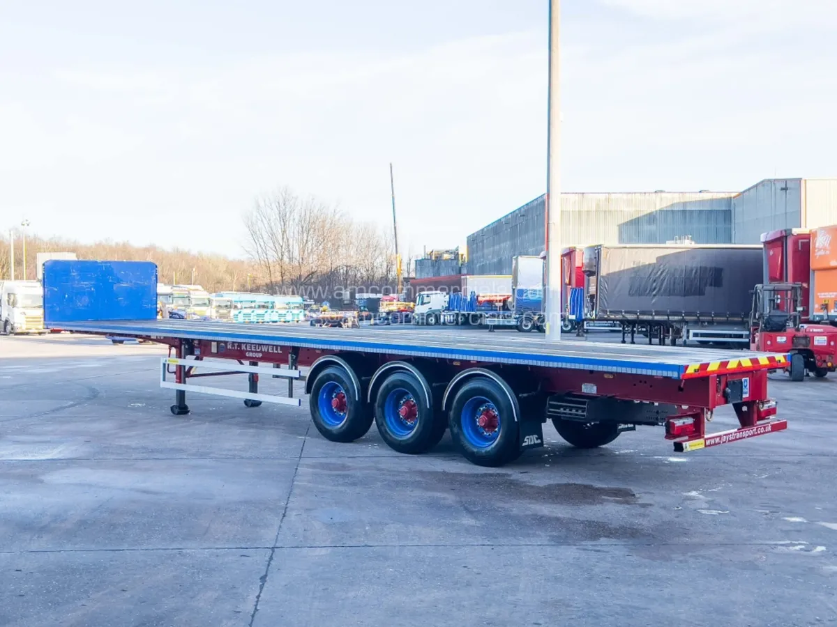 2021 SDC FLATBED TRI AXLE TRAILER - Image 4