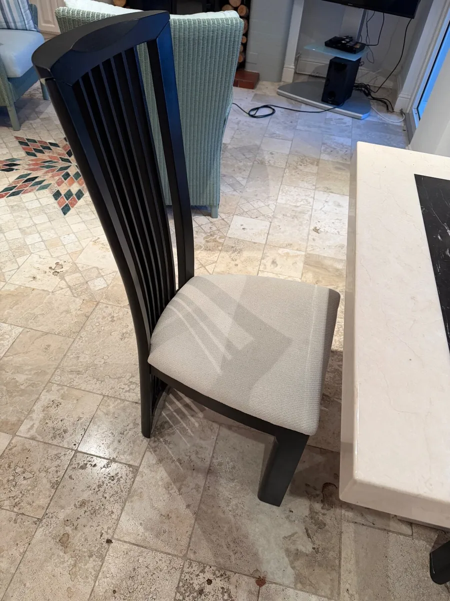 Kitchen table & chairs - Image 3