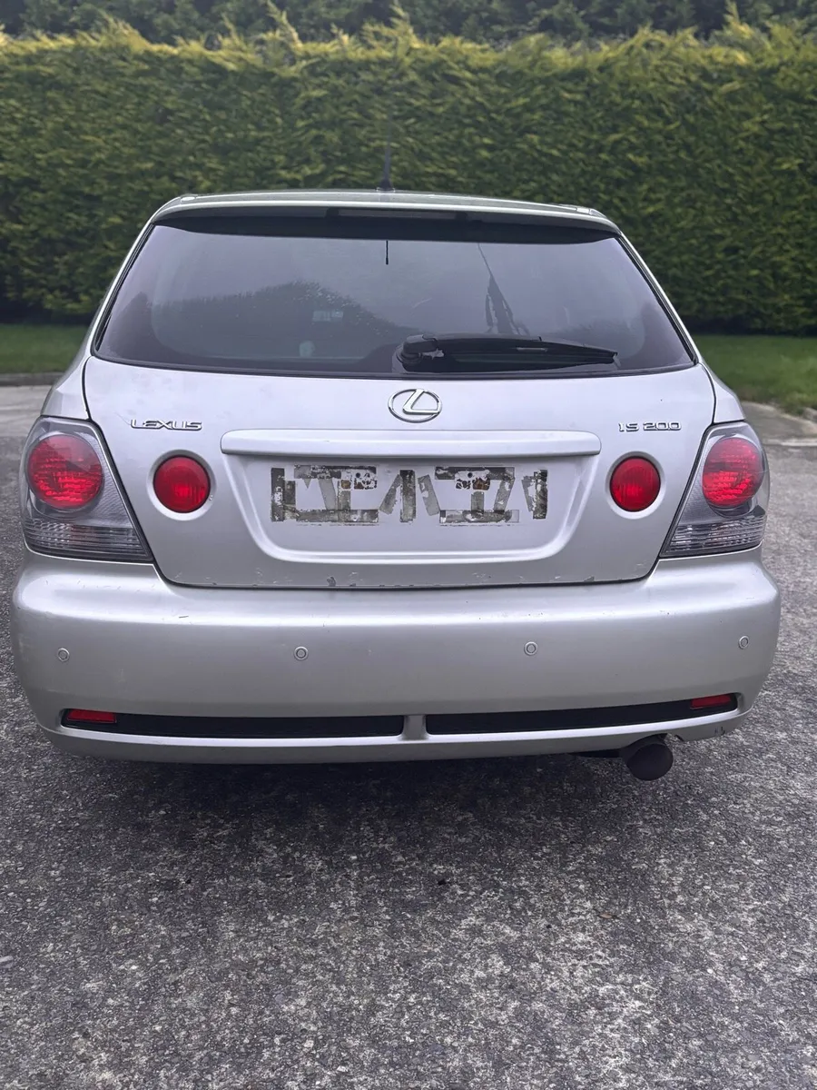 Lexus is200 Sport Cross - Image 3