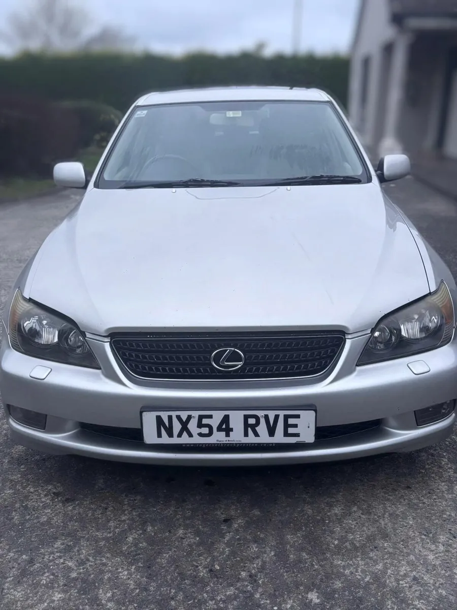 Lexus is200 Sport Cross - Image 4