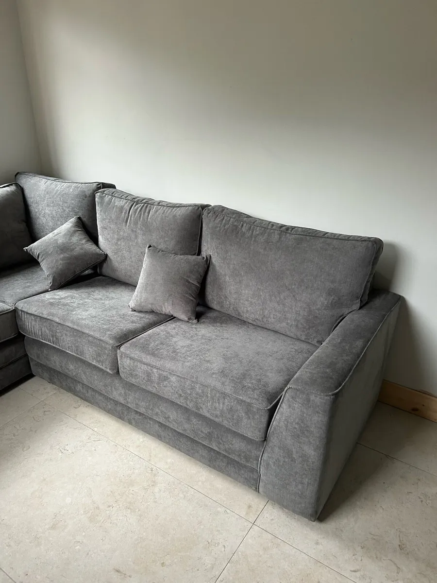 Couch - Image 1