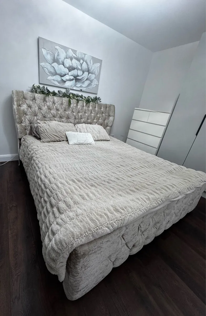 Super king bed - Image 1