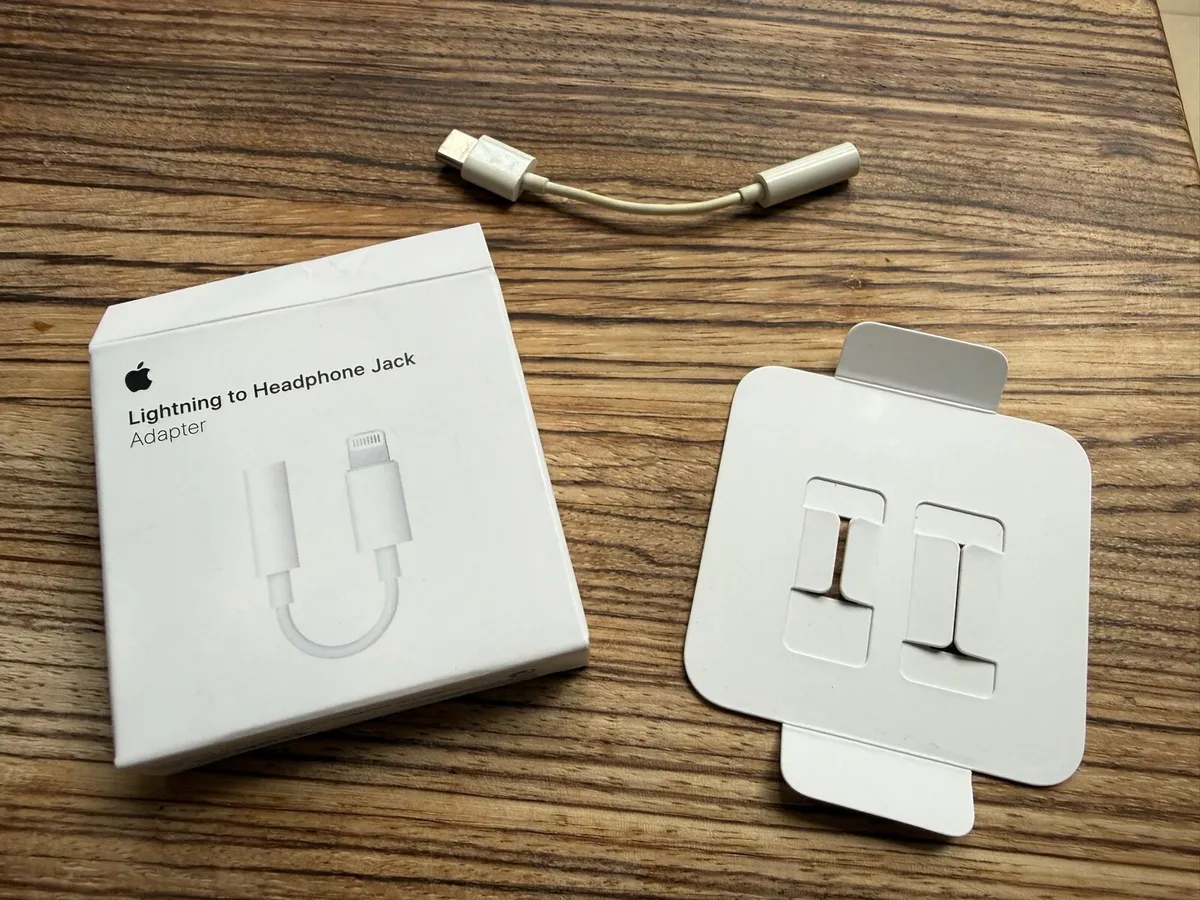 APPLE USB C to audio Jack in swords - Image 1