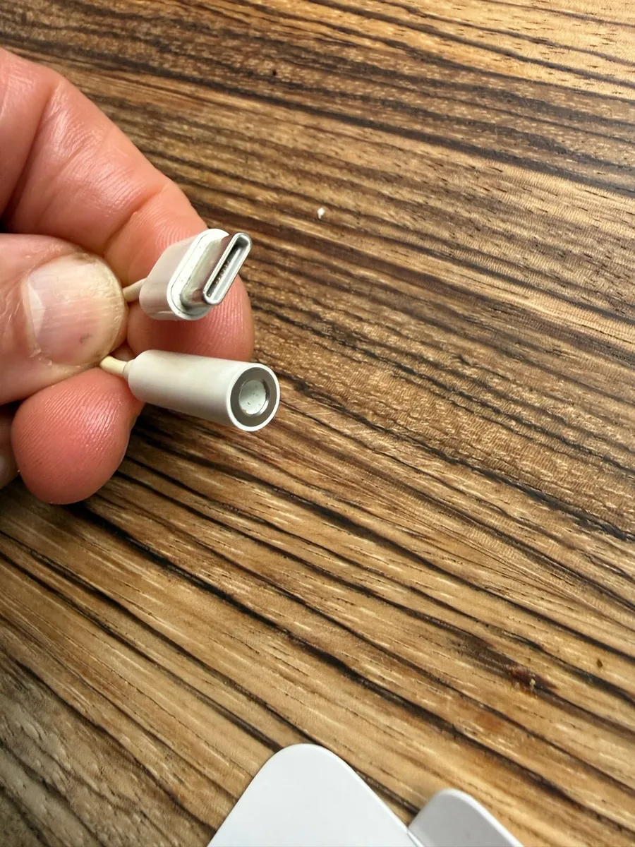 APPLE USB C to audio Jack in swords - Image 2