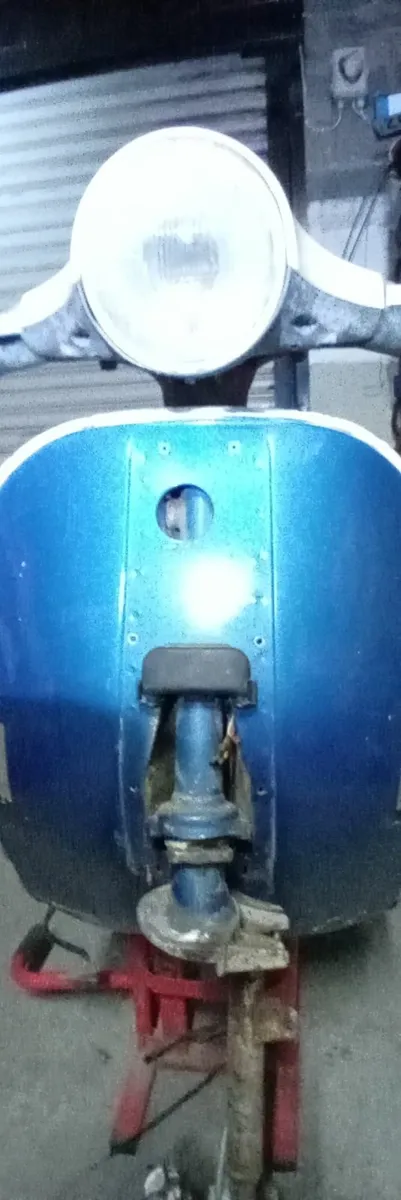 Breaking  Vespa P 125 X - Image 1