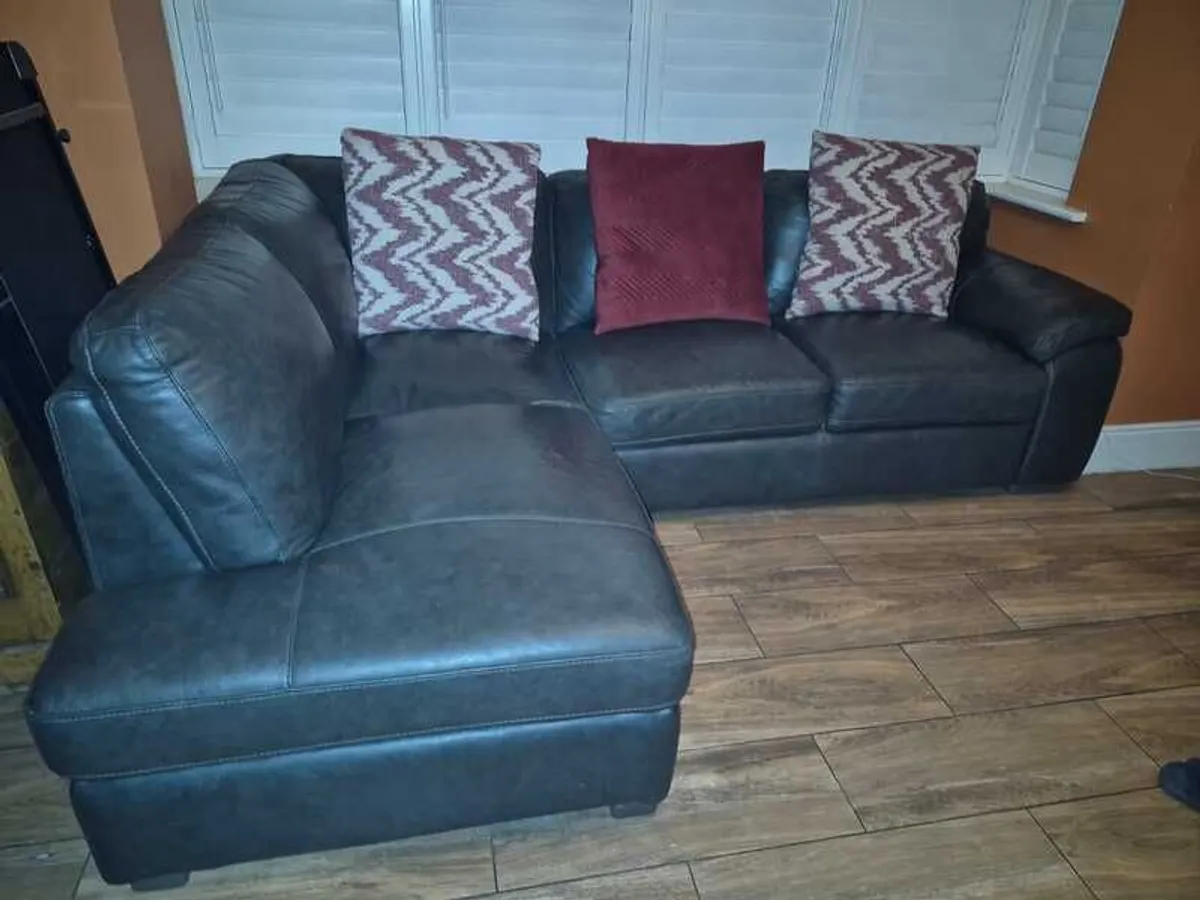 Leather corner sofa for sale will sell for 300 for quick sale . - Image 3