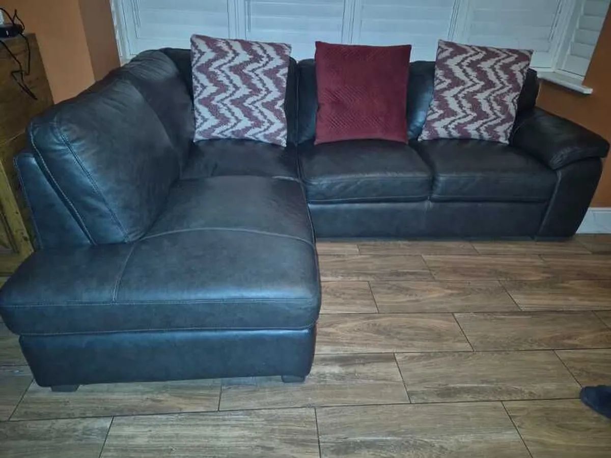 Leather corner sofa for sale will sell for 300 for quick sale . - Image 4