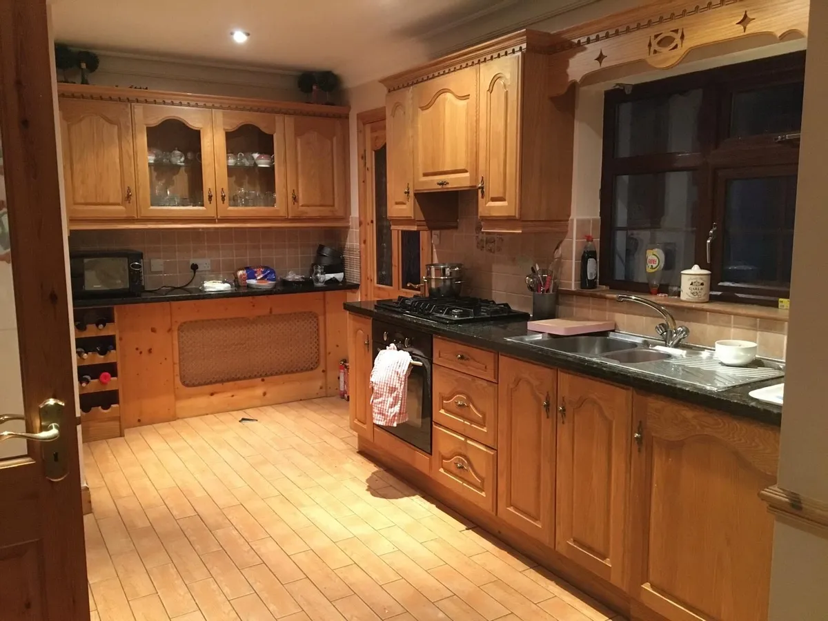 Oak Kitchen - Image 1