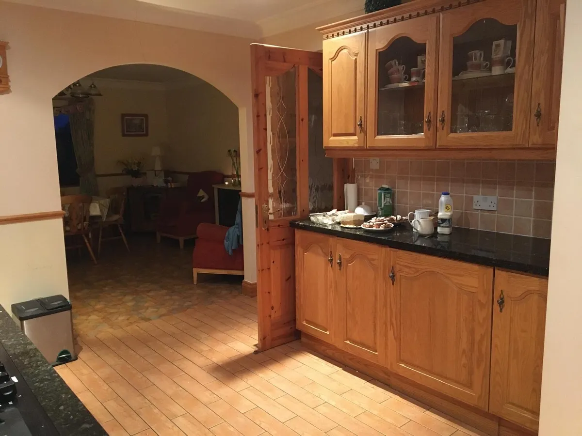 Oak Kitchen - Image 2