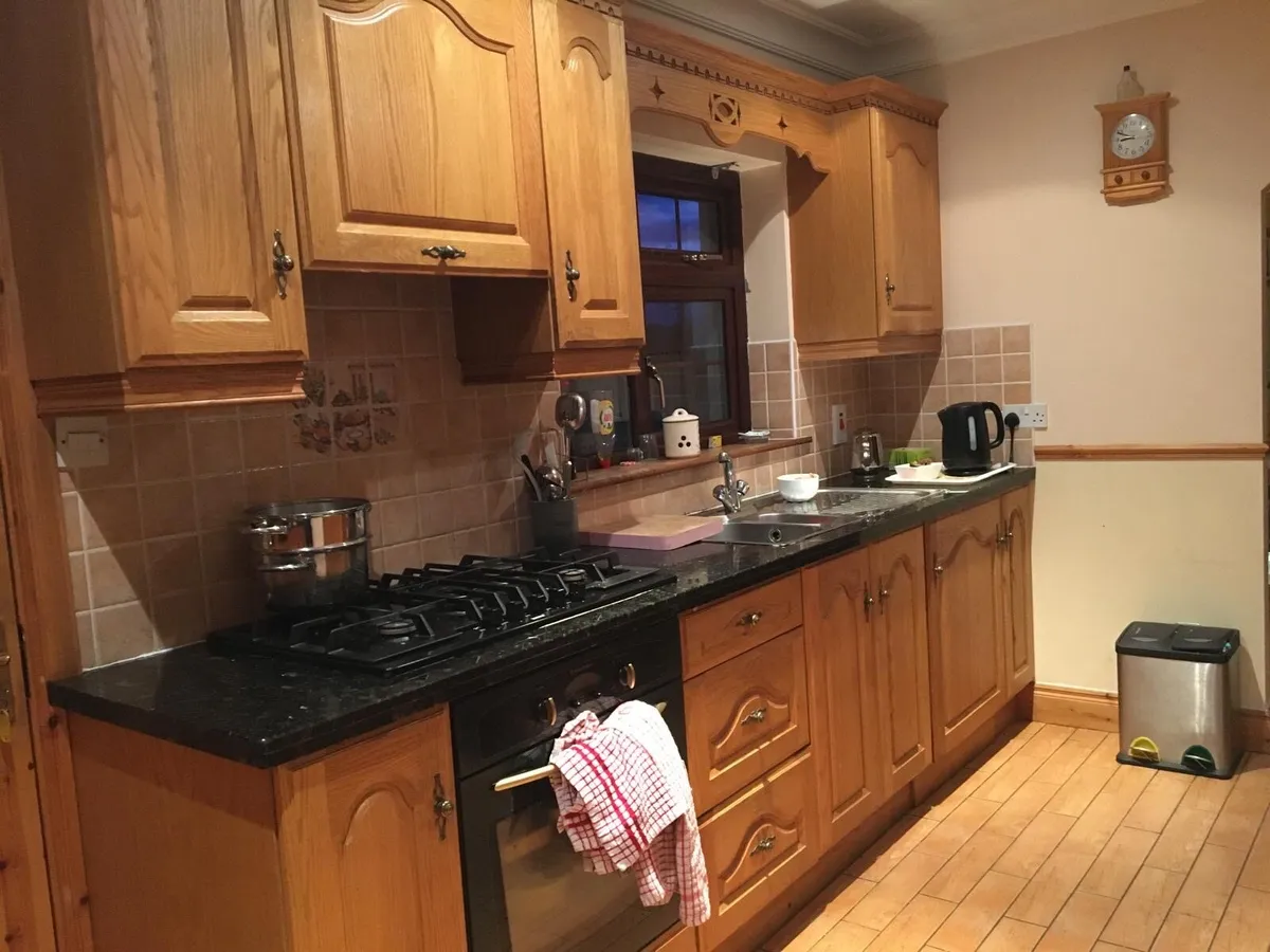 Oak Kitchen - Image 3