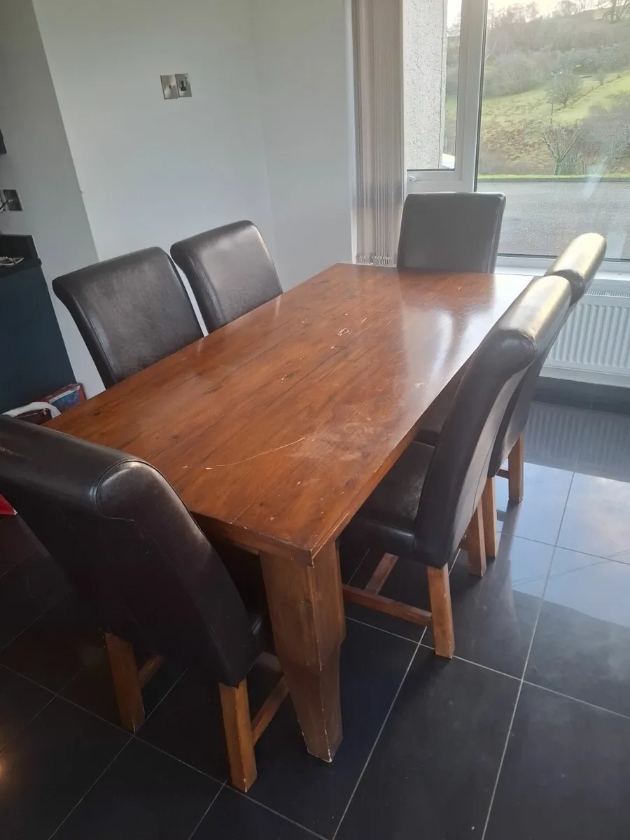 Solid wood dining table and 6 leather style chairs - Image 1
