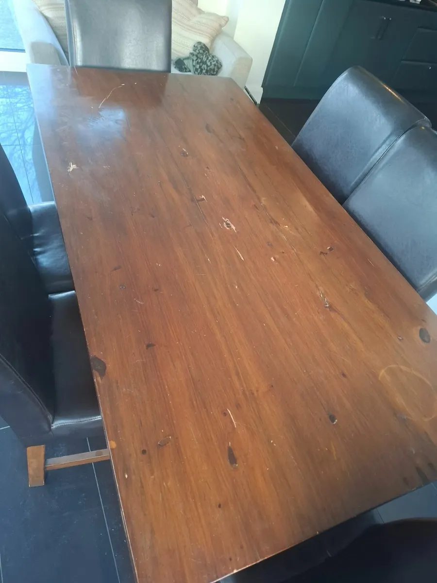 Solid wood dining table and 6 leather style chairs - Image 3
