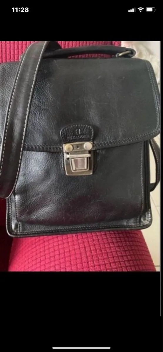 Hexagona leather Shoulder Bag - Image 1