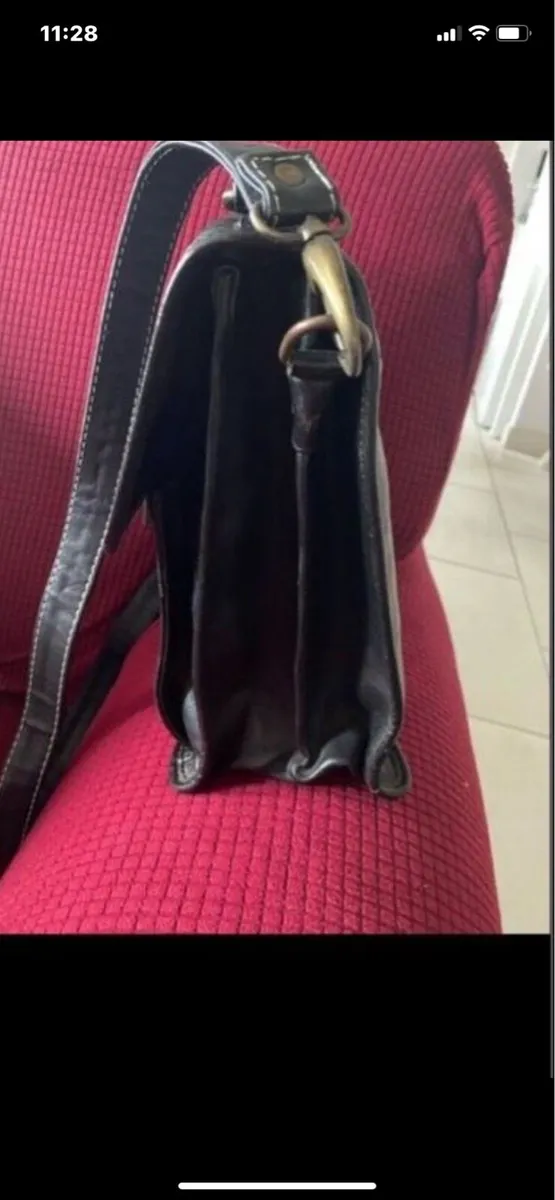 Hexagona leather Shoulder Bag - Image 3