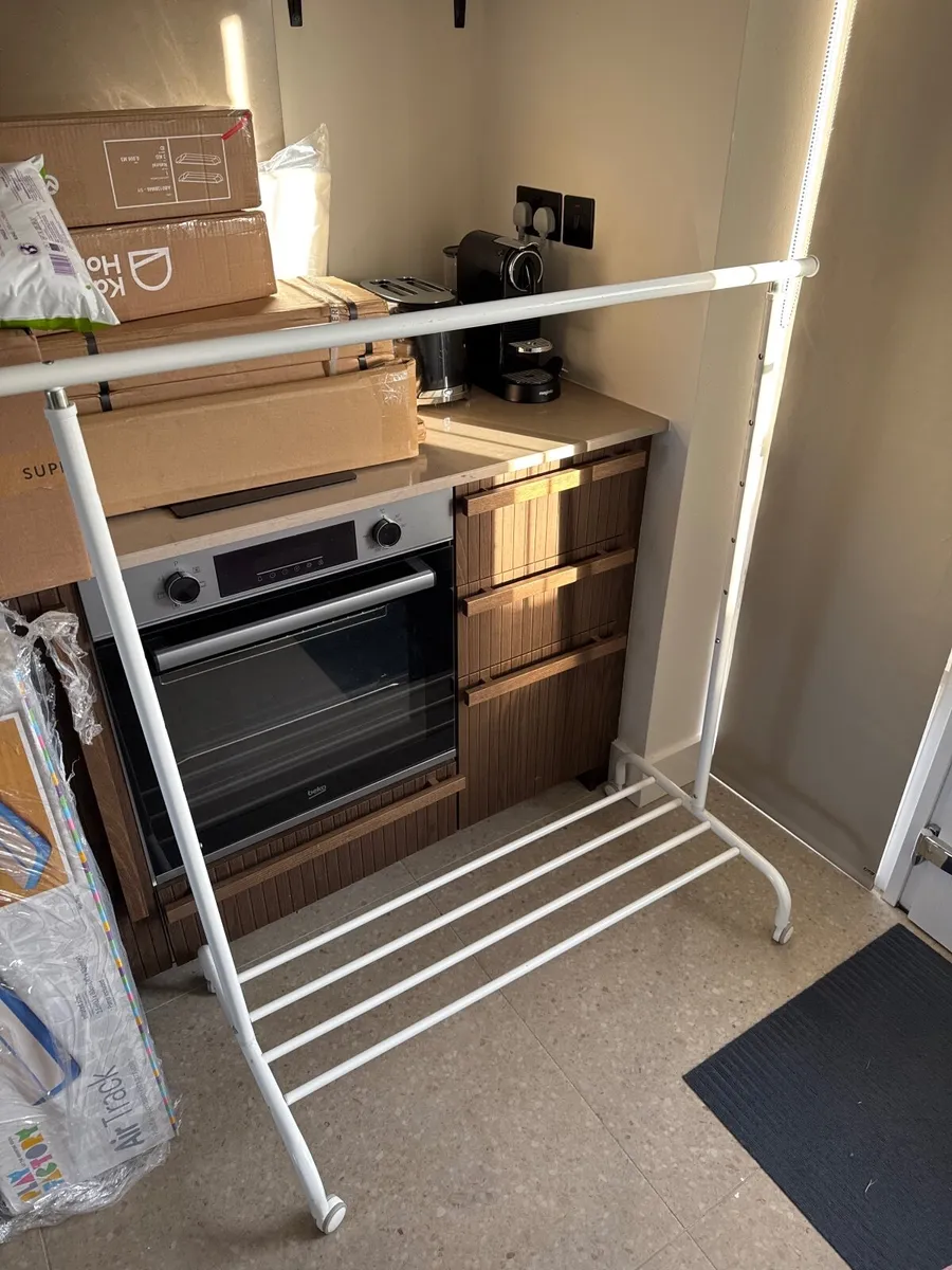Clothes rail