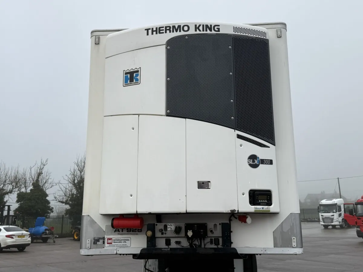 2017 CHEREAU FRIDGE TRAILER WITH RAILS - Image 2