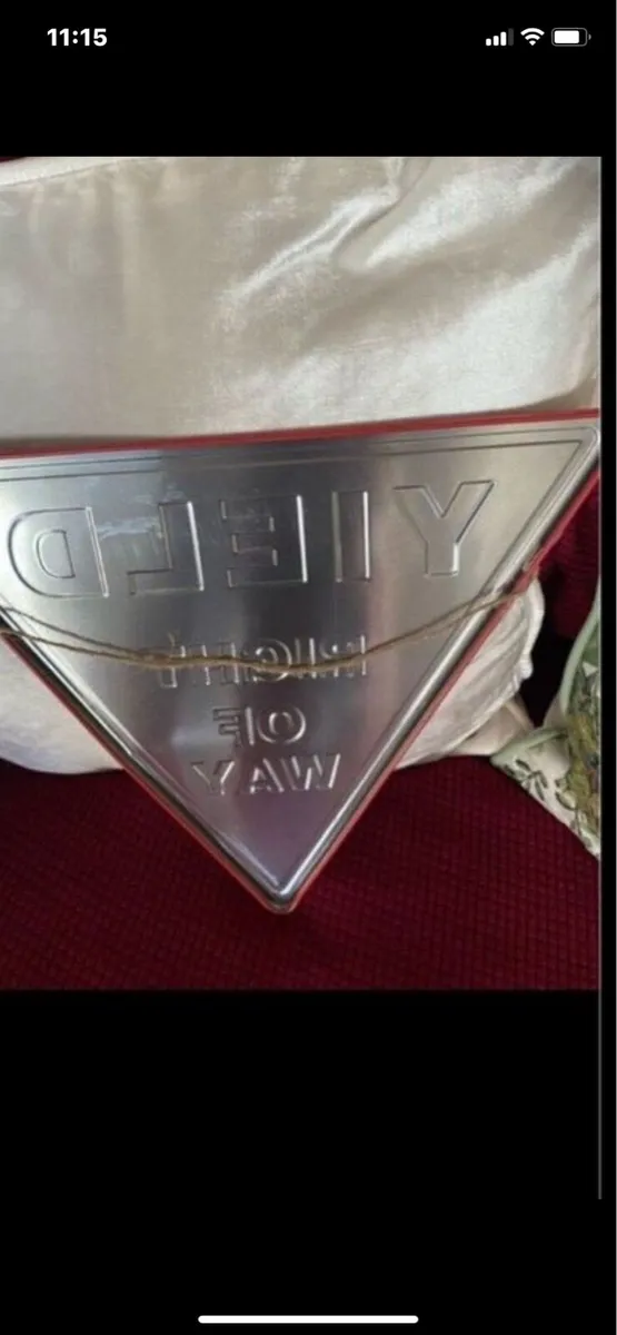 Metal ‘Yield Right of Way ‘ Sign - Image 2