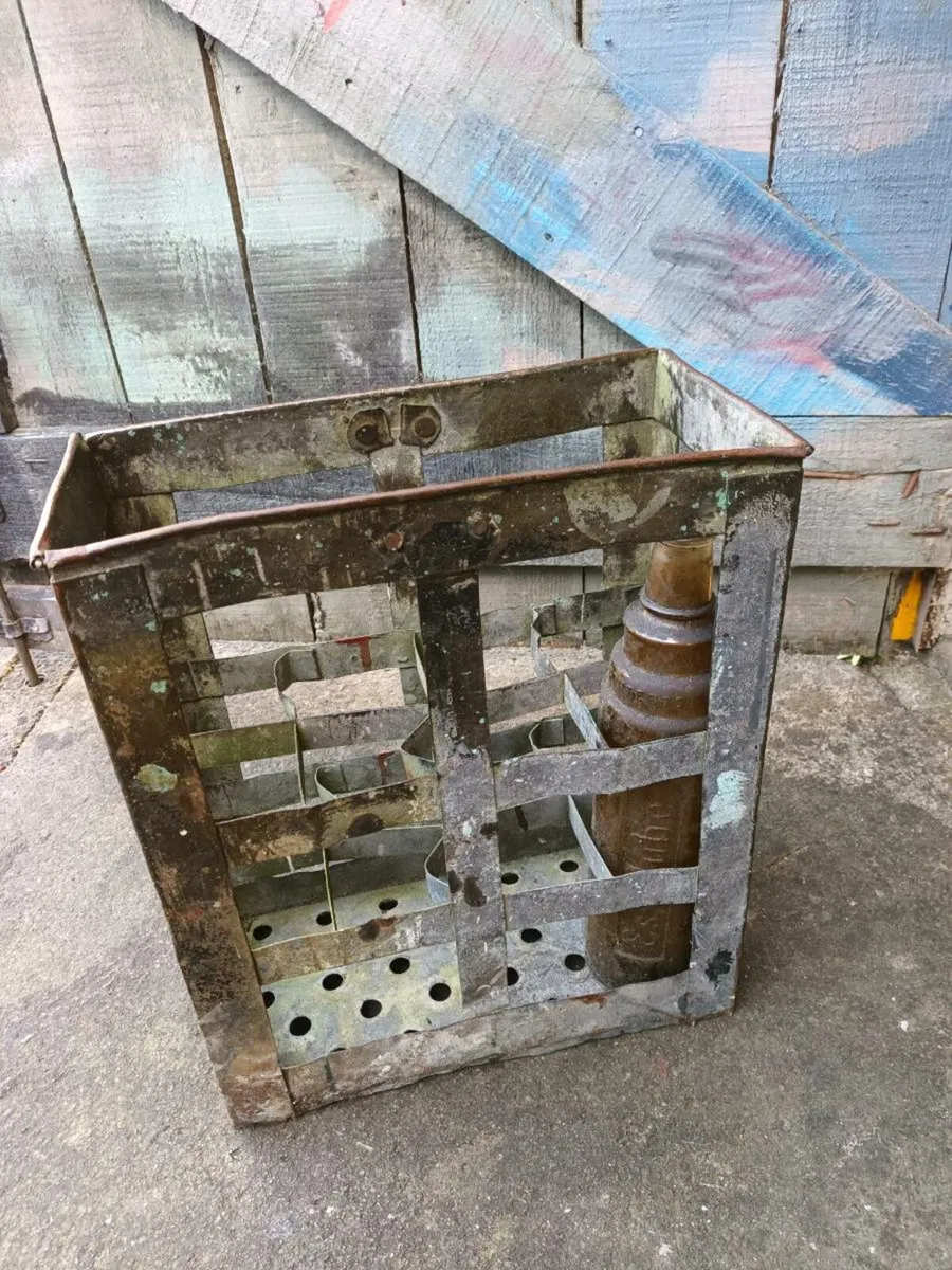 Essolube bottle and oil crate - Image 4