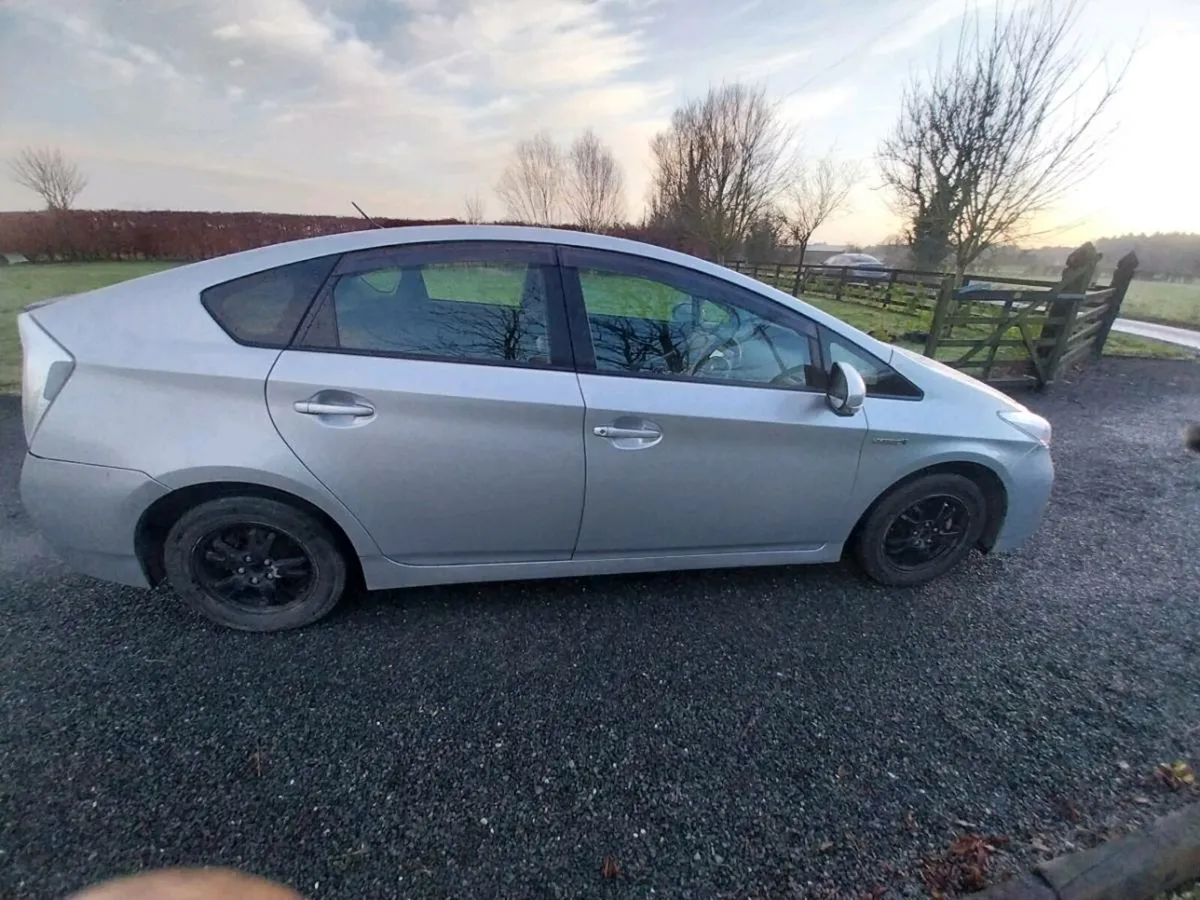 Toyota prius - Image 2