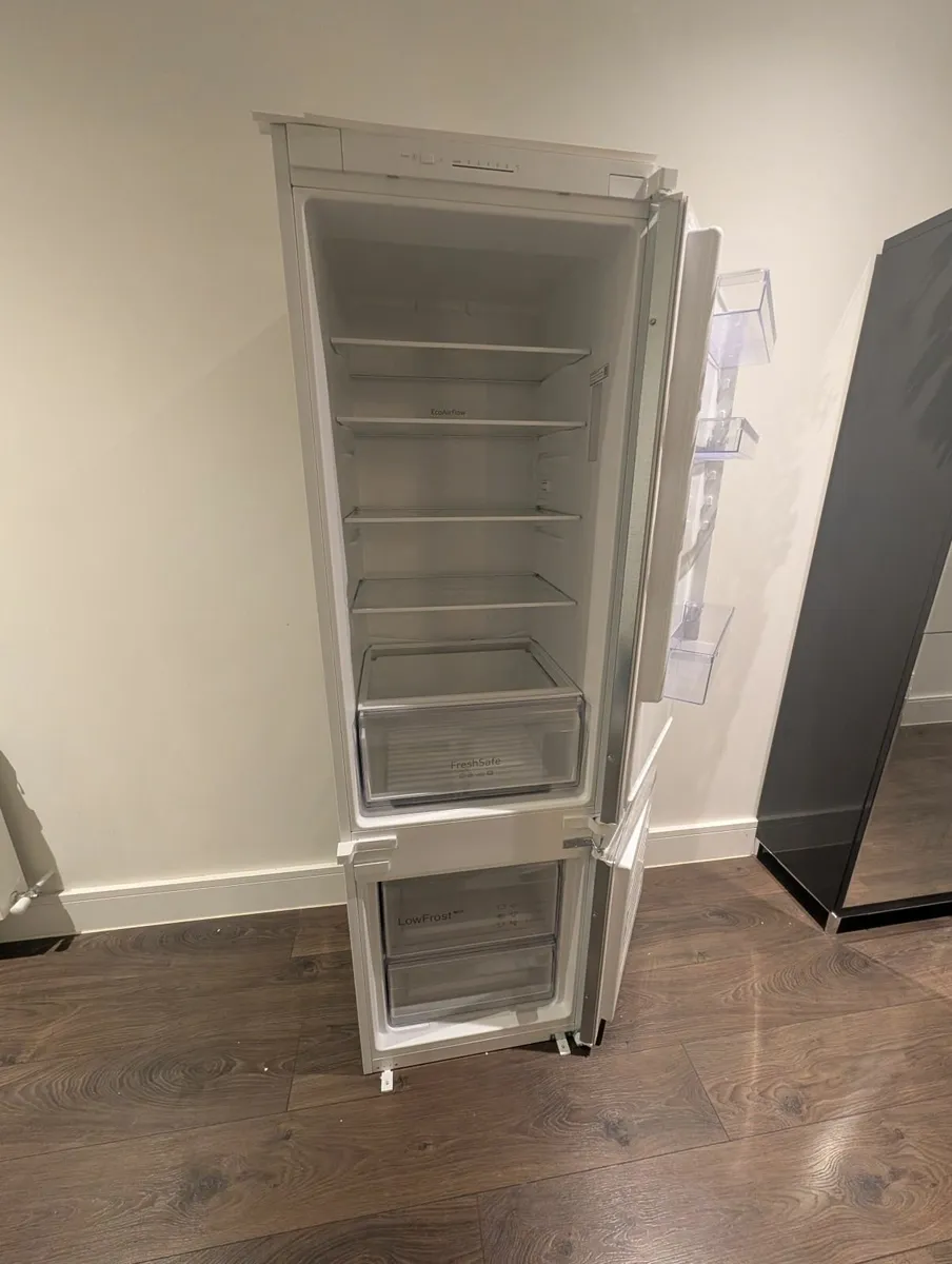 Neff Integrated Fridge Freezer - Image 1