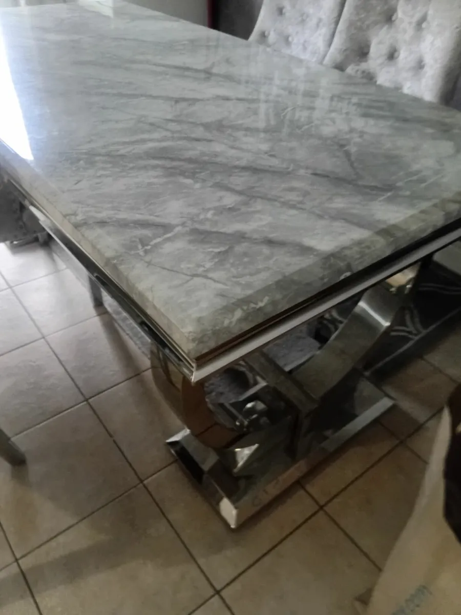 Dining table - Image 2