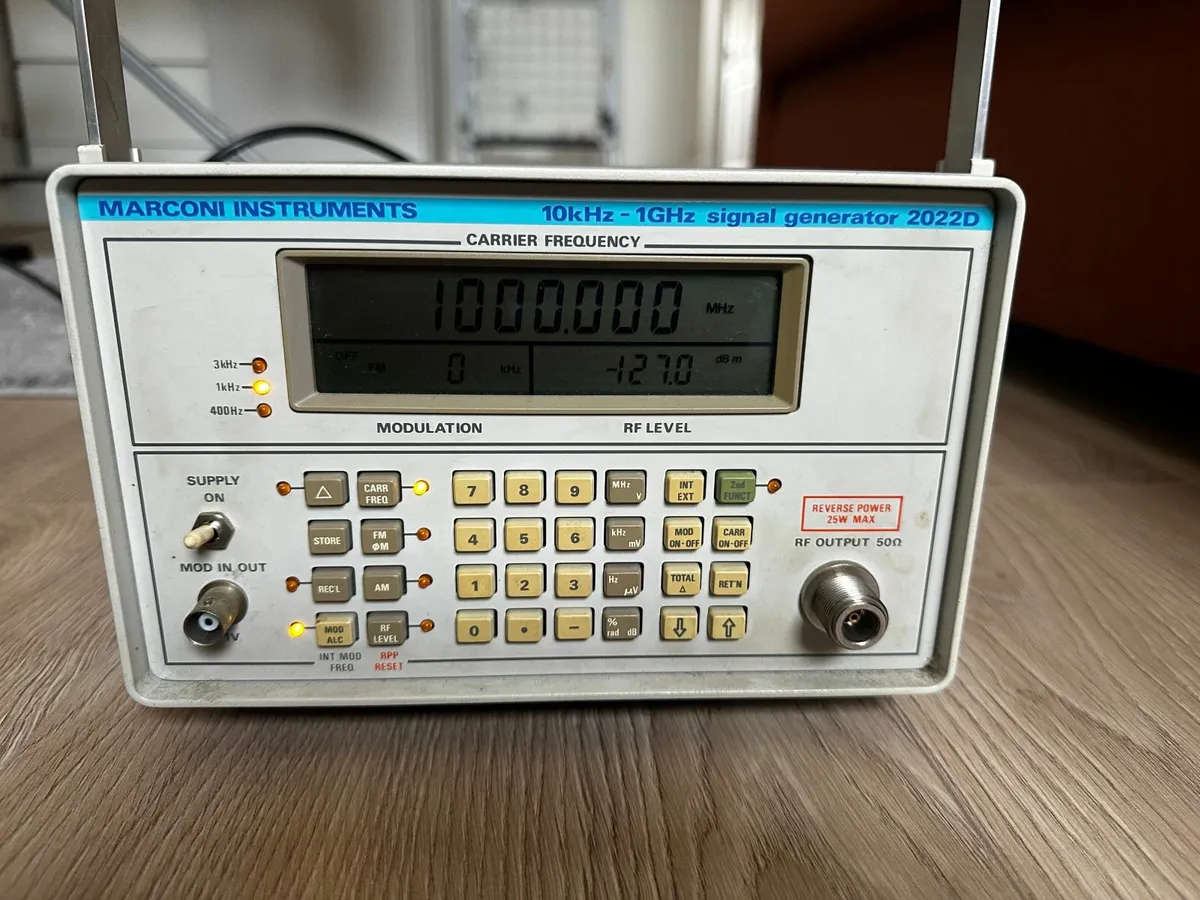 RF Signal Generator - Image 1