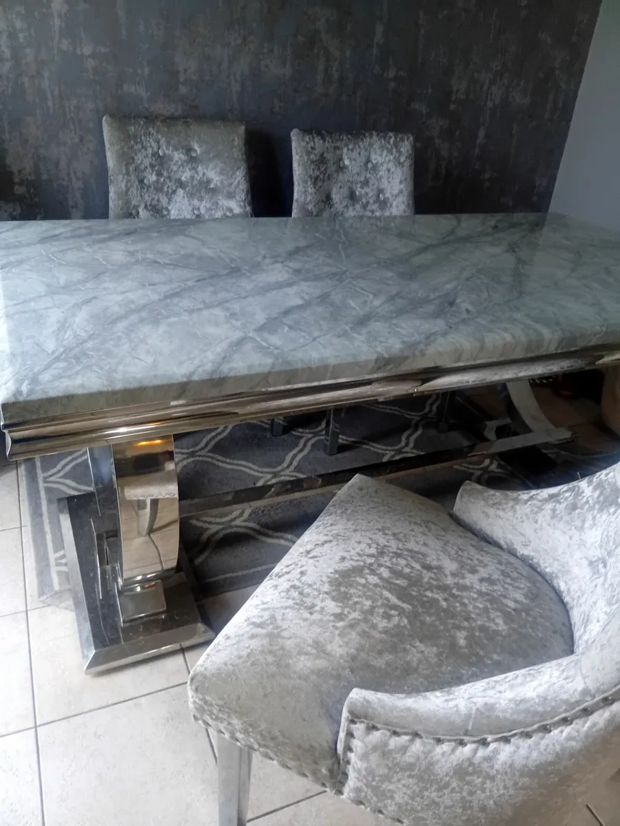 Dining table - Image 3