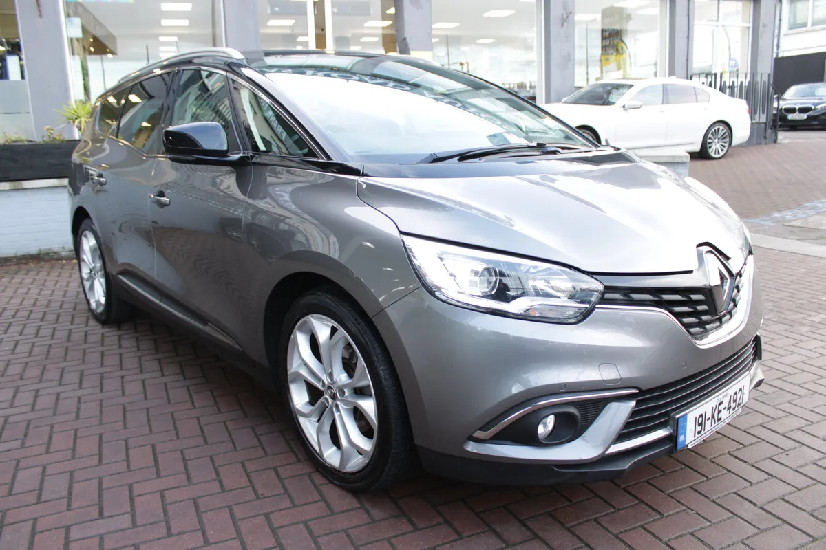 ICONIC BLUE 7 SEATER MPV / 1 OWNER WITH 53295MILES - Image 2