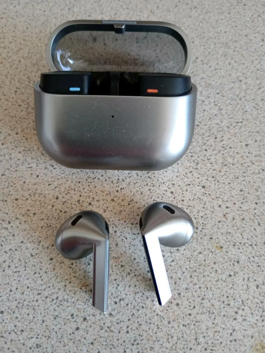 Samsung earbuds 3 - Image 1