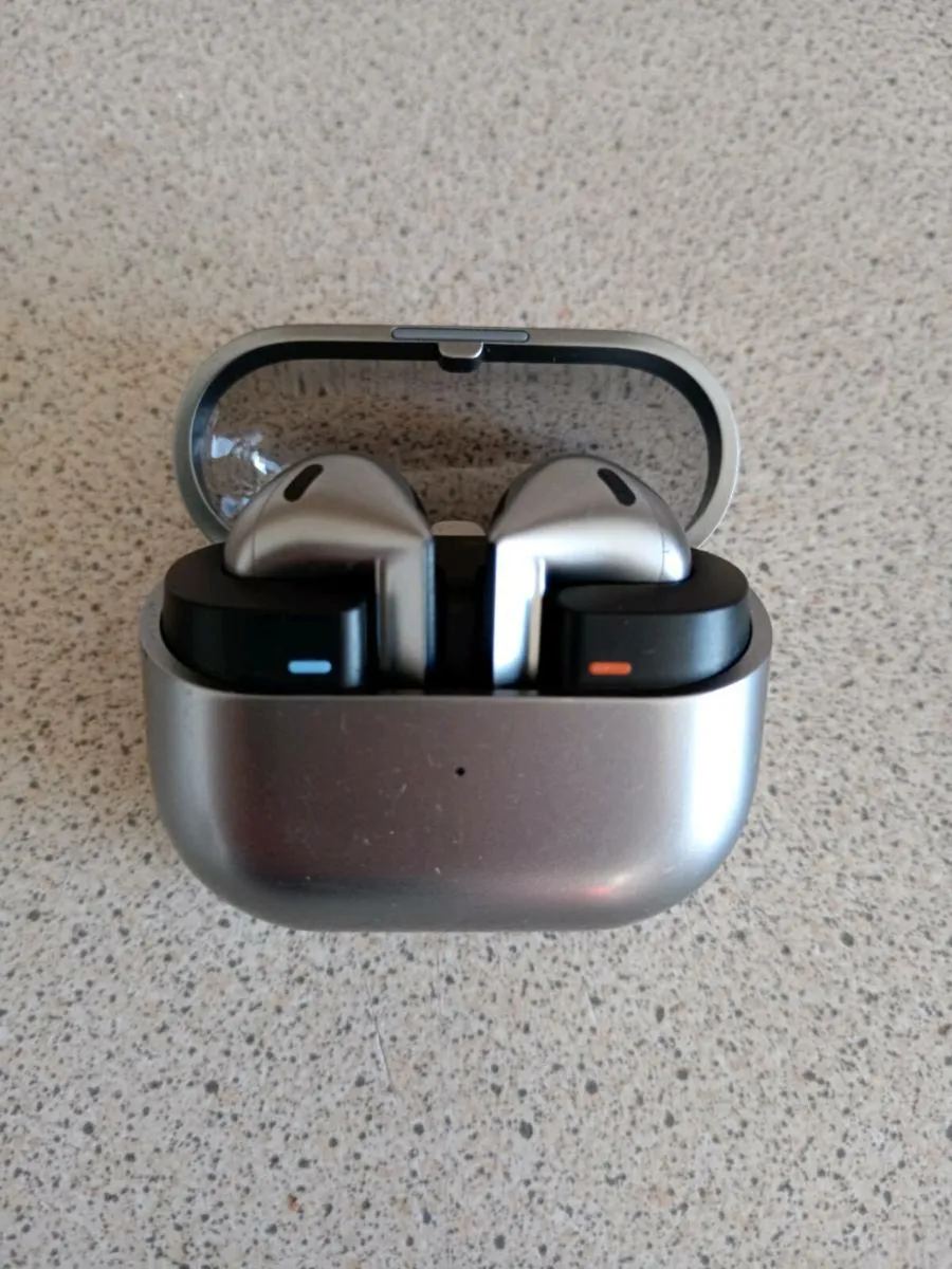 Samsung earbuds 3 - Image 2