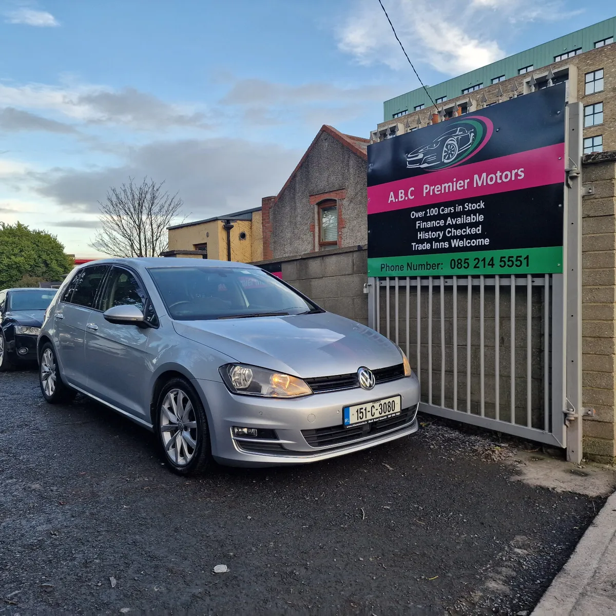 Volkswagen Golf Highline 110HP - Image 1