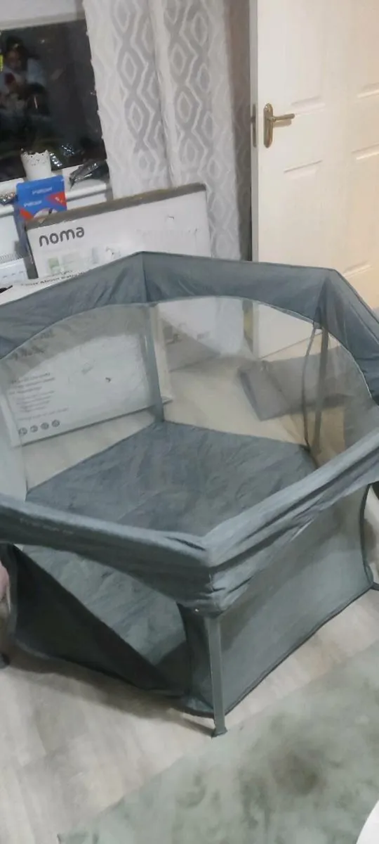 miniuno Hexipen Folding Playpen - Image 1