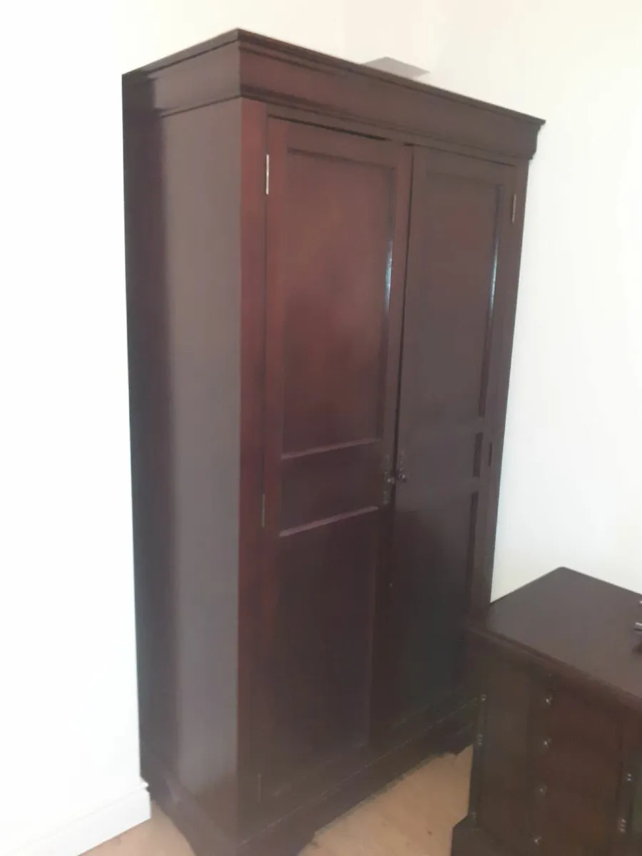 Bedroom furniture - Image 4