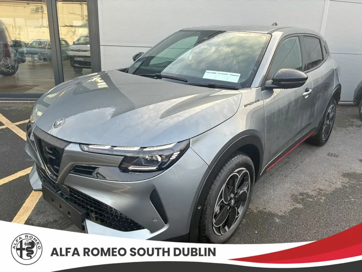 Alfa Romeo Junior "ELETTRICA SPECIALE" Electric EV - Image 3