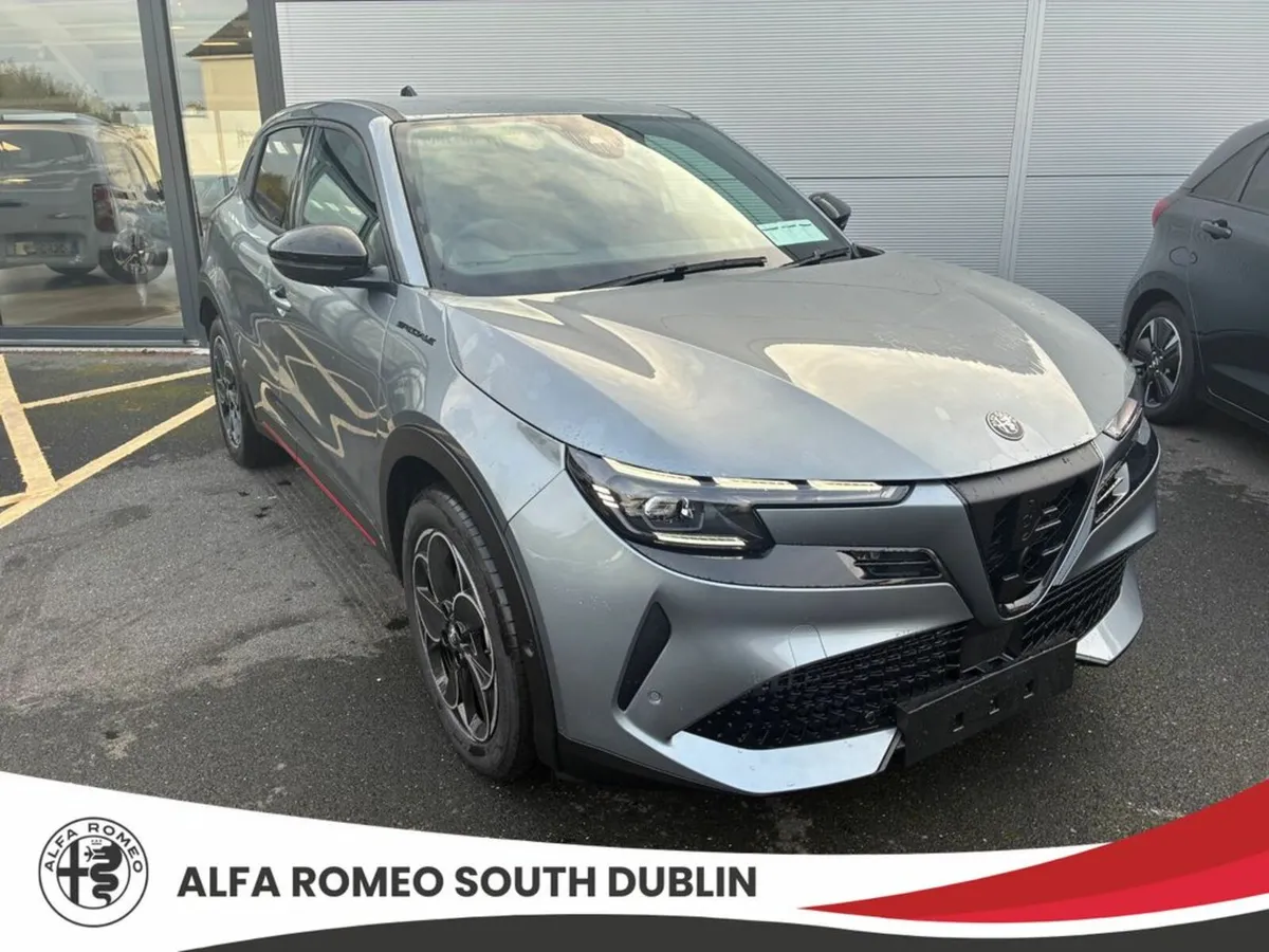 Alfa Romeo Junior "ELETTRICA SPECIALE" Electric EV - Image 4