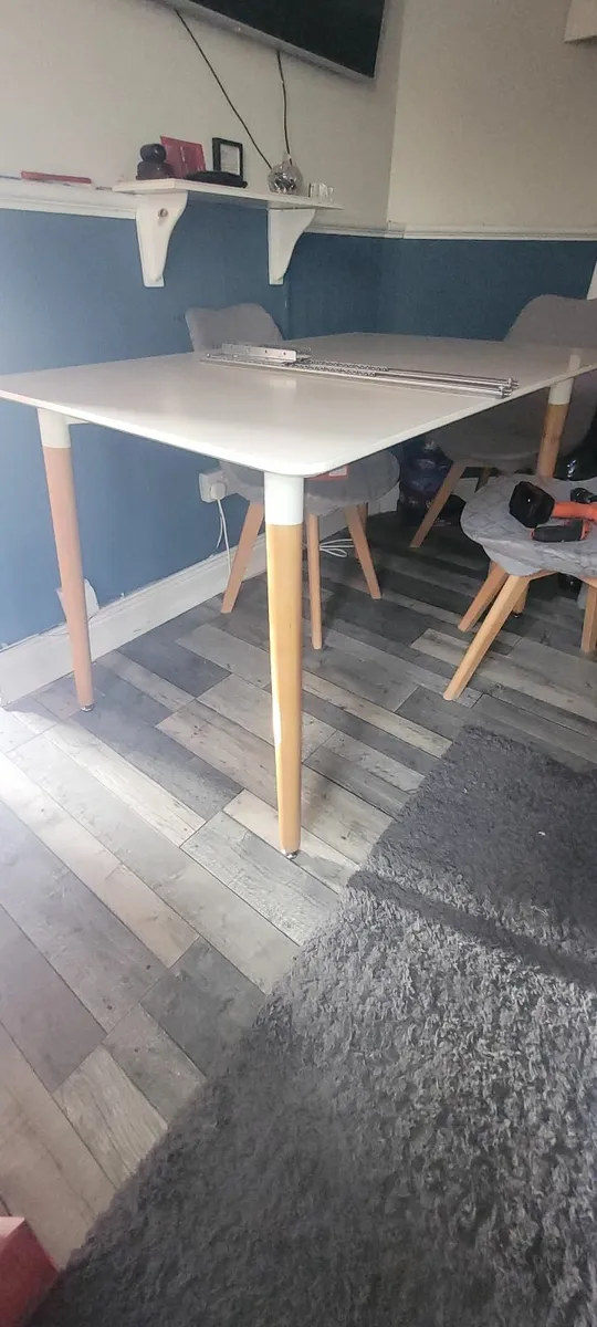 Dining table - Image 2