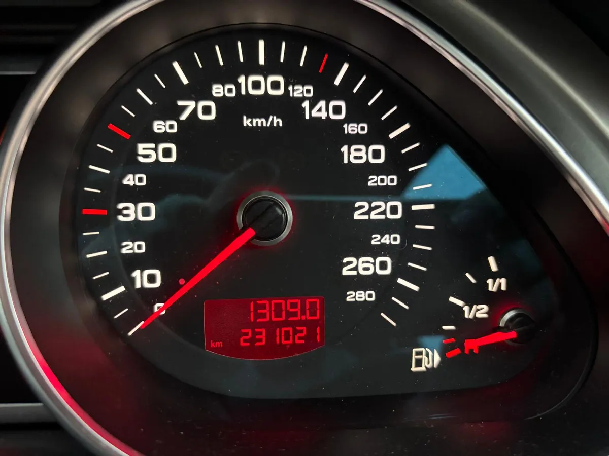 Audi Q7 2011   3.0  DIESEL  AUTO  7  SEATER - Image 4